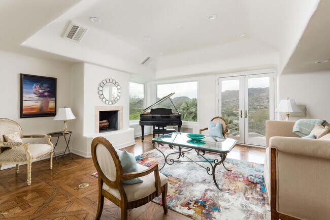 Foto del edificio - 7421 N Las Brisas Ln