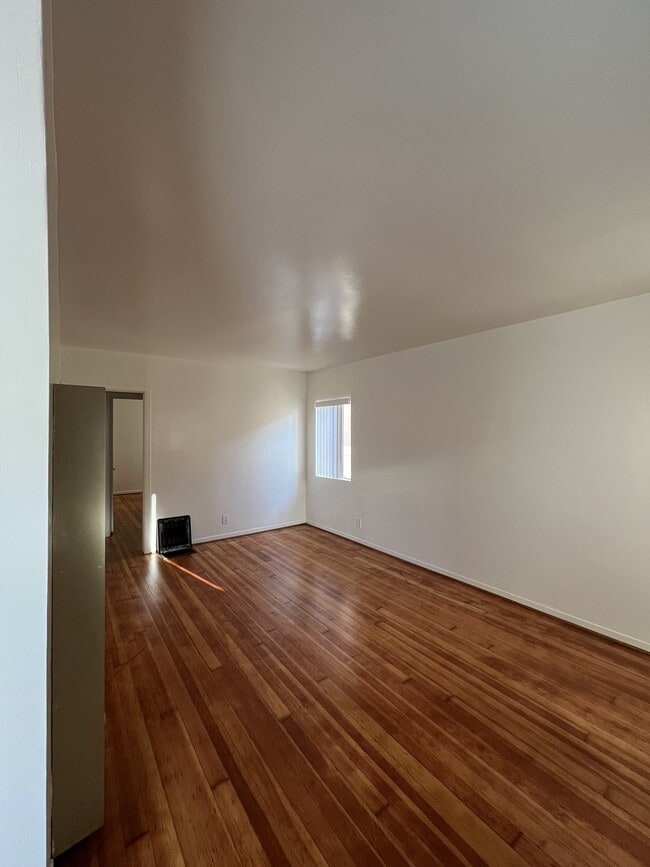 Living Room - 256 17th St