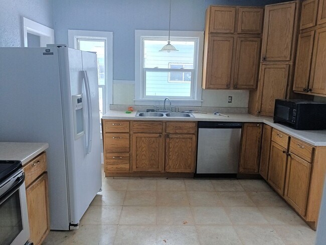 Foto del edificio - House Available for Rent