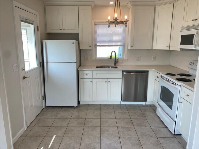 Foto del edificio - 541 Fire Island Ave