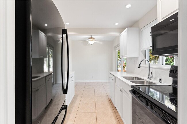 Foto del edificio - 2616 Middle River Dr