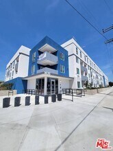 Building Photo - 1635 E 117th Pl