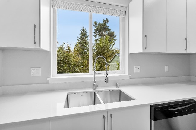 Building Photo - 5724 Sterling Ave