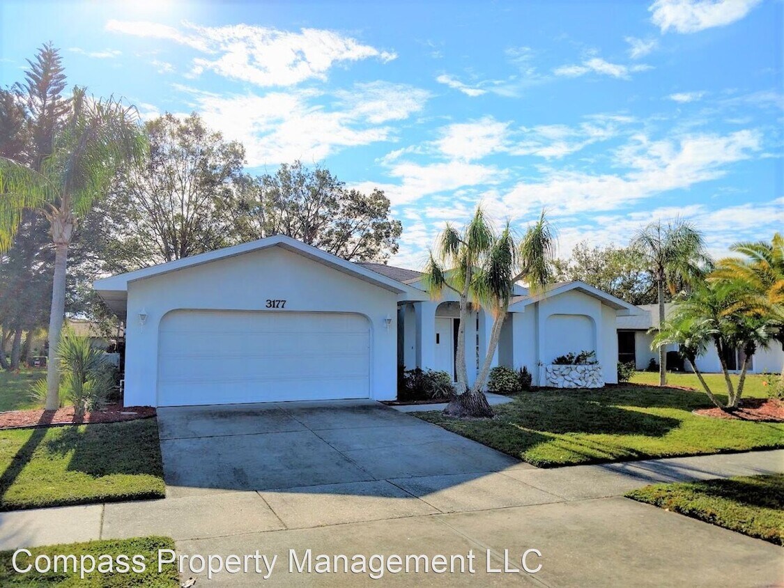 Foto principal - 2 br, 2 bath House - 3177 E Village Drive