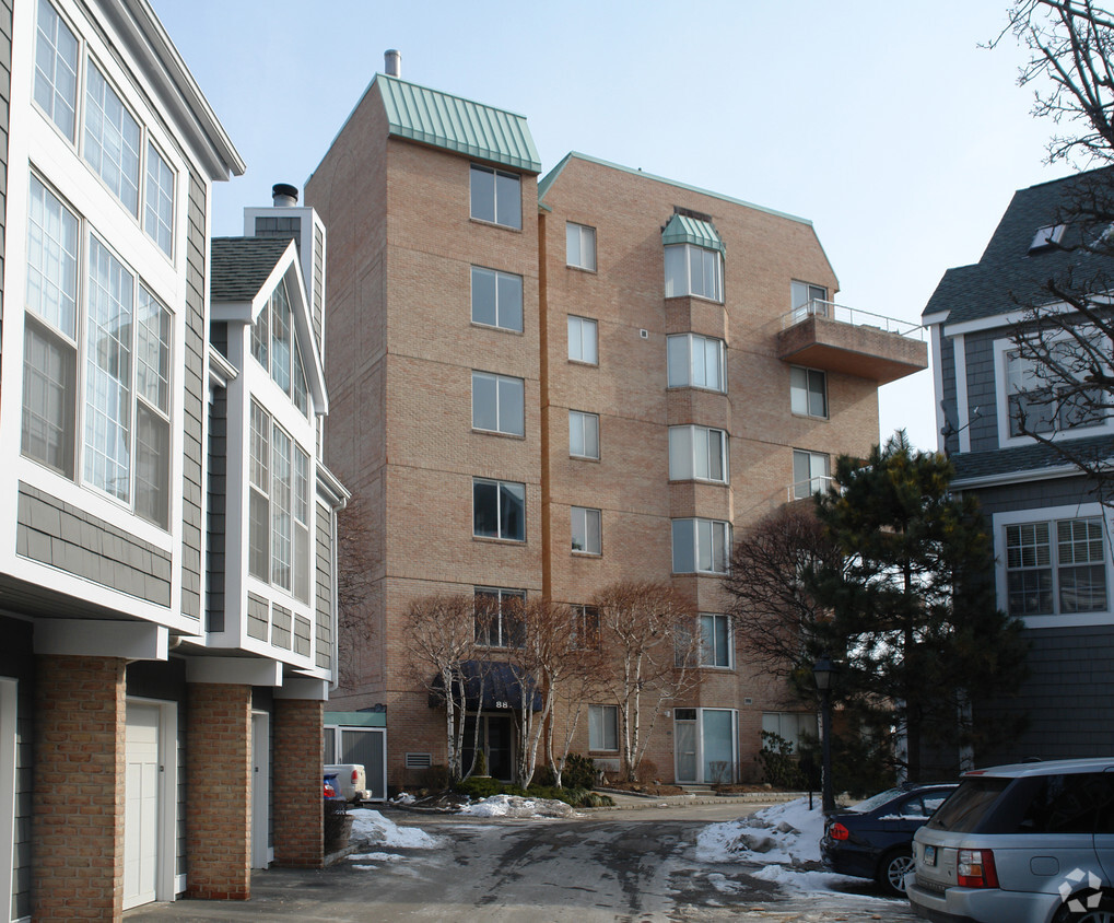 Building Photo - Stamford Landing Marina - South Tower