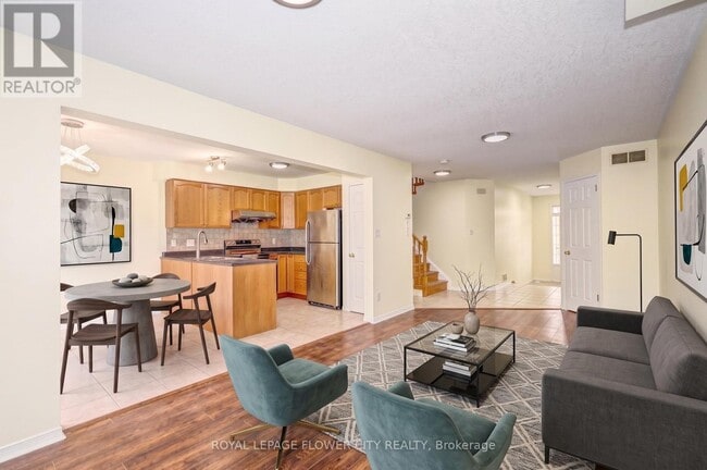 Building Photo - 419 Tealby Crescent