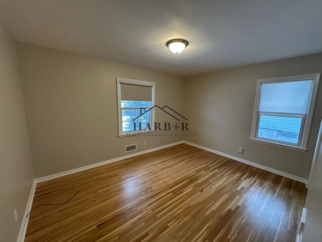 Foto del edificio - 1-11 1/2 2nd St SW