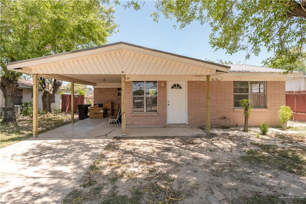 Primary Photo - 2420 Quince Ave
