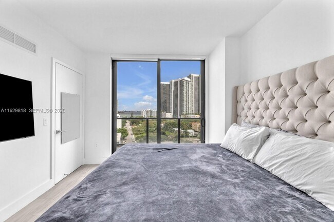 Foto del edificio - 121 NE 34th St