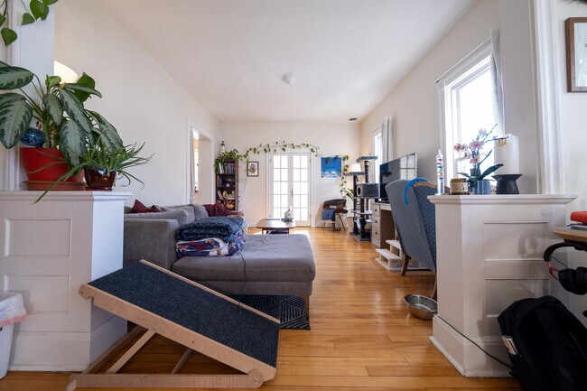 Foto del edificio - 4302 Colfax Ave S