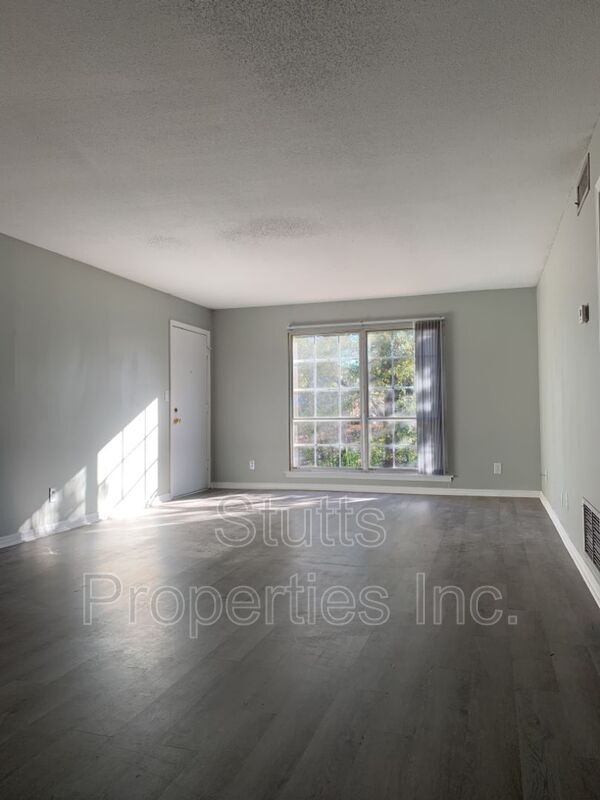 Foto del edificio - 1975 Darby Drive