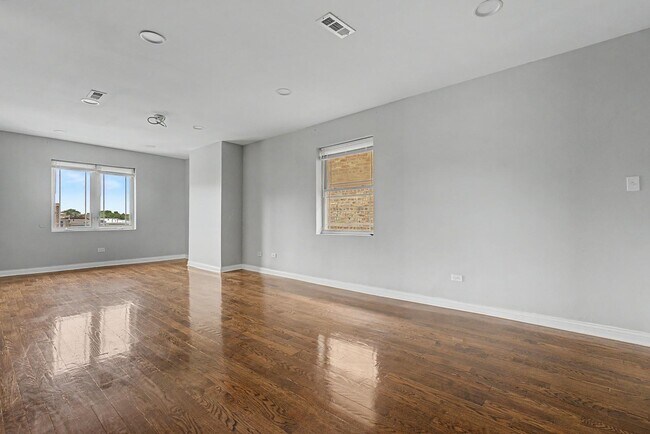 Foto del edificio - 6540 S Maryland Ave