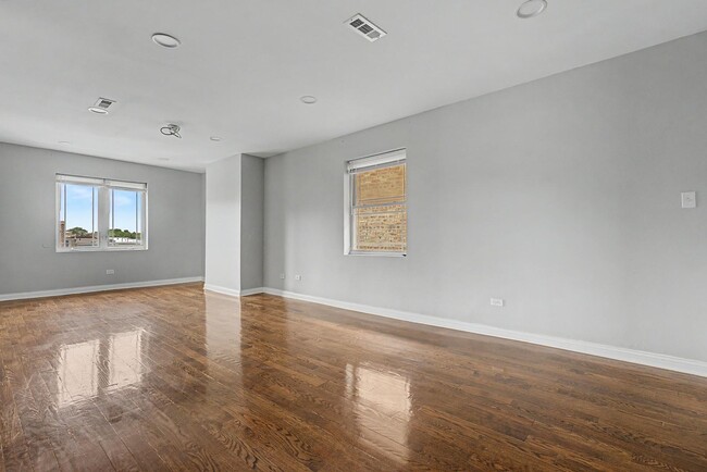 Building Photo - 6540 S Maryland Ave