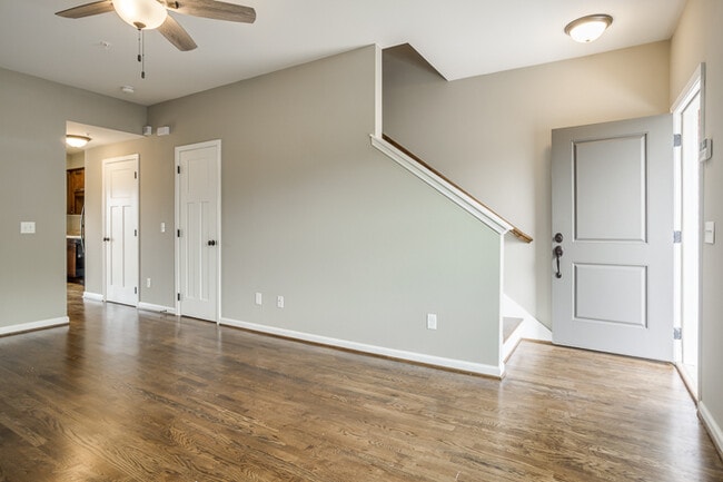 Building Photo - 140 Edgington Dr