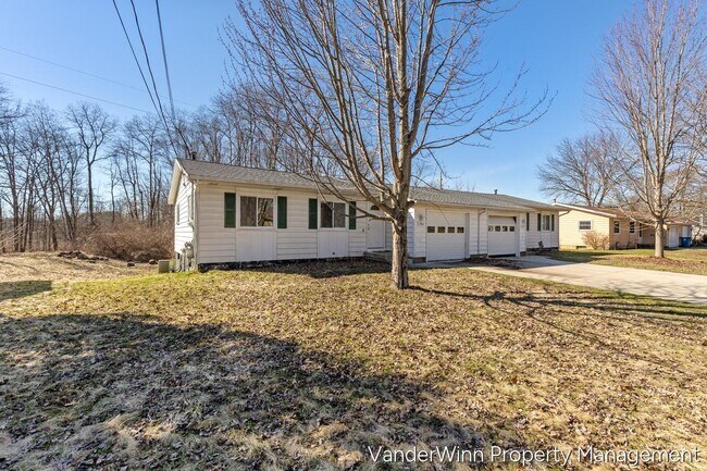 Foto del edificio - 10945 Mountain Ash Ave NW