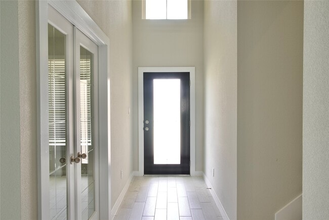 Building Photo - 3207 Tilley Dr