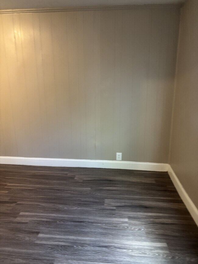 Foto del edificio - 5204 Breckenwood Dr