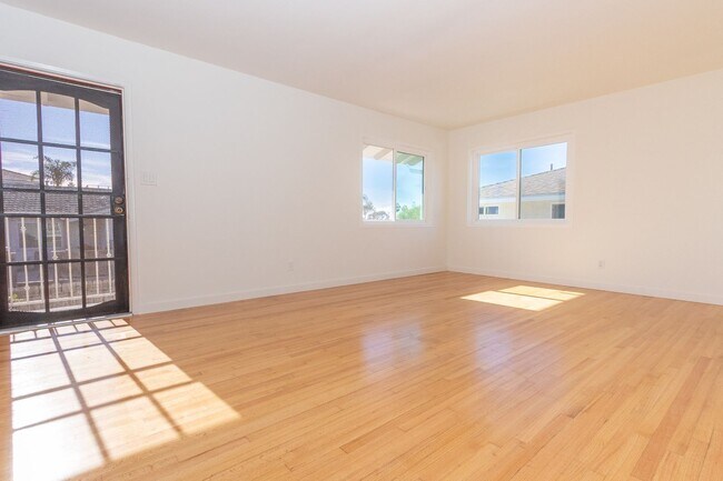 Building Photo - Beautifully Remodeled 2 Bed/1Bath Home with Ocean and Bay Glimpses in Ocean Beach!