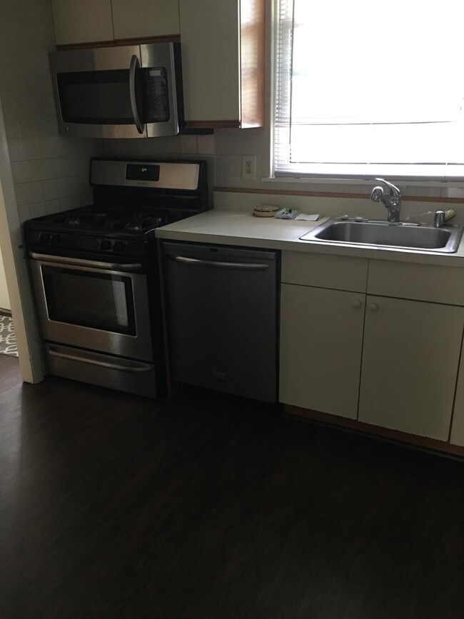 Building Photo - 4 Alanbrooke Ct