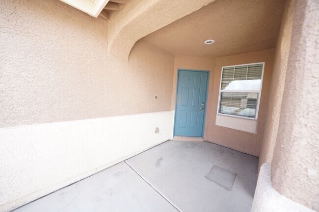 Building Photo - NO SHOWINGS UNtil 5/8/2023
