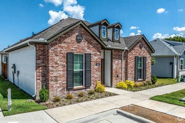 Building Photo - Canopy Homes at Woodcreek