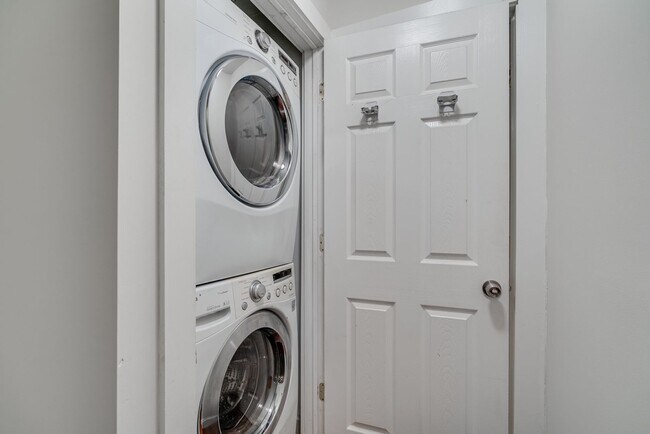 Newly Renovated Temple Apartments - Newly Renovated Temple Apartments