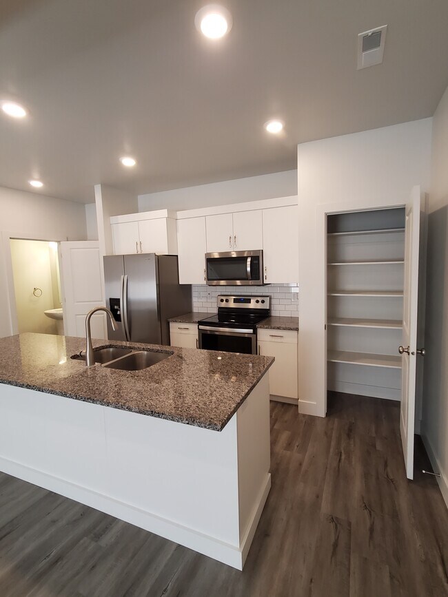 140 S Emery Ln, Idaho Falls, ID 83401 Townhome Rentals in Idaho Falls