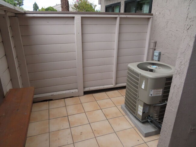 Foto del edificio - Renovated Two Bedroom Condo in Serra Mesa