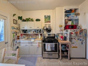 Building Photo - 2 Evergreen Square