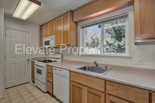 Building Photo - 2864 Grove Way