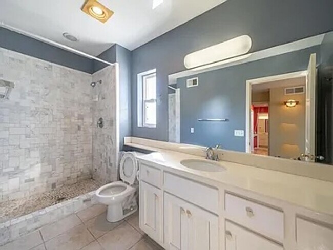 Foto del edificio - Spacious Golden Hill Townhome with 2-Car Garage & Canyon Views!