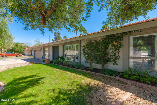 Building Photo - 507 E Caribbean Ln