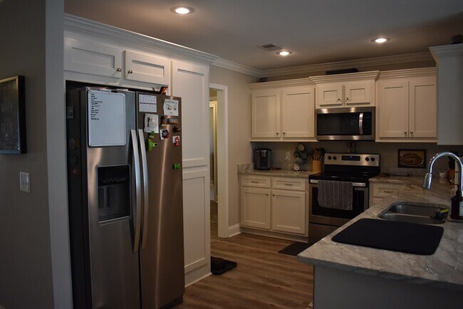 Foto del edificio - 2118 Eureka Way