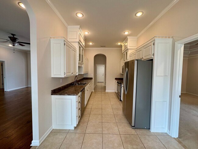 Foto del edificio - 327 Sherborne Ct