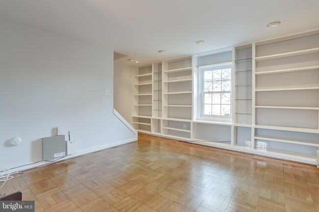 Foto del edificio - 5810 Washington Blvd