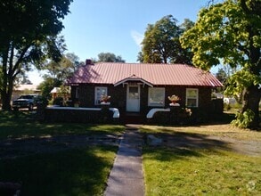 Building Photo - 4215 N Evergreen Rd