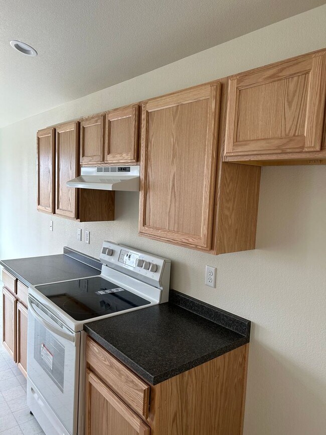 Building Photo - 3 bedroom, 2 Bath Ranch style home!
