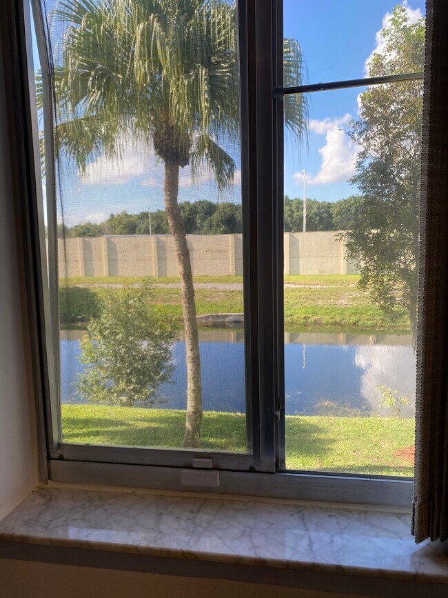 Foto del edificio - 707 Gardens Dr