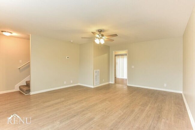 Building Photo - 3023 Ace Wintermeyer Dr