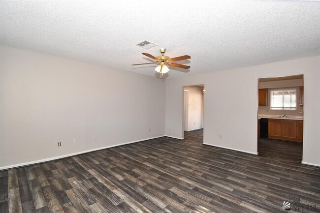 Foto del edificio - 4660 W 18th Pl