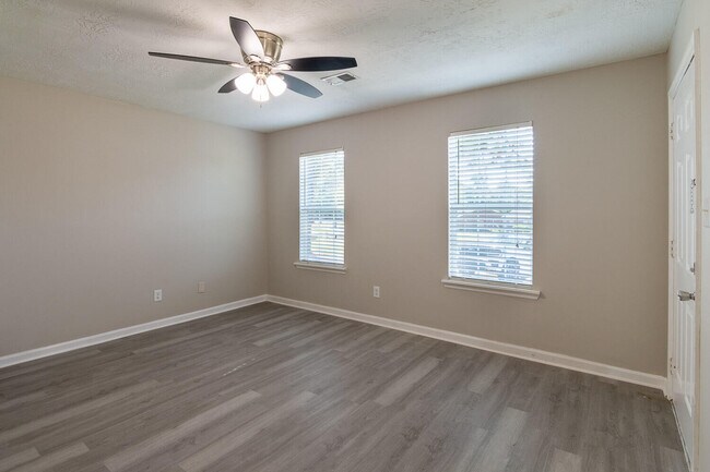 Foto del edificio - 406 Evans Mill Dr