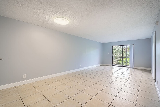 Living Room Space 3 - Viewmax Apartments - Viewmax Apartments