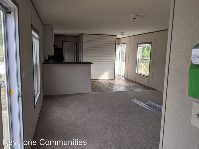 Building Photo - 2450 SW 38th Ave