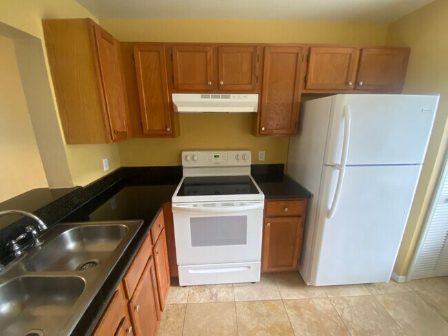 Building Photo - 1 Bedroom East Orlando Colonial Landings 1...