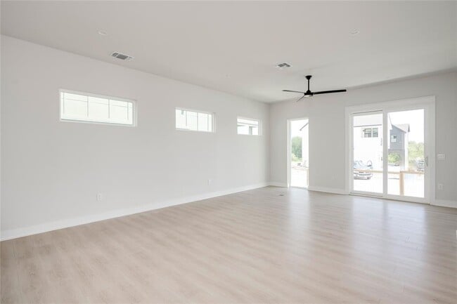 Building Photo - 2725 Bristol Dr