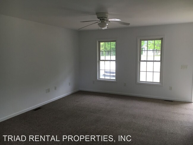 Building Photo - 3 br, 2 bath House - 872 SOURWOOD DR.