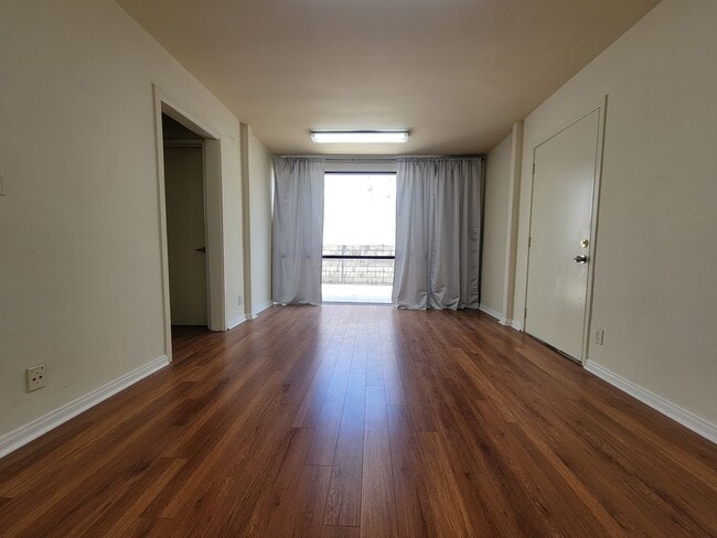 Building Photo - 5165-5165 1/2 Santa Monica Blvd