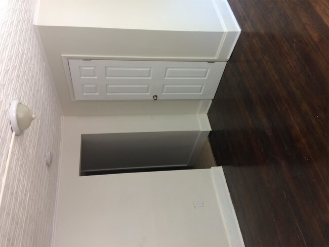 Building Photo - 50 S Bridge St