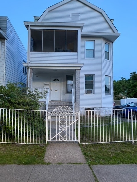 Building Photo - 264 Sanford St