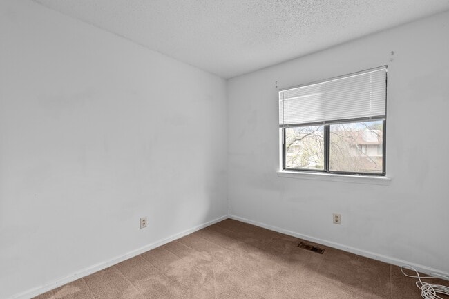 Photo - 405 Falling Ln (Virginia Beach, VA) Townhome